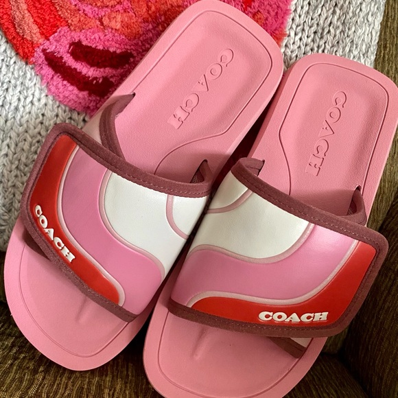 ❤️❤️SOLD❤️❤️ COACH FLIRTY FLIP FLOPS 🌸 - Picture 4 of 5